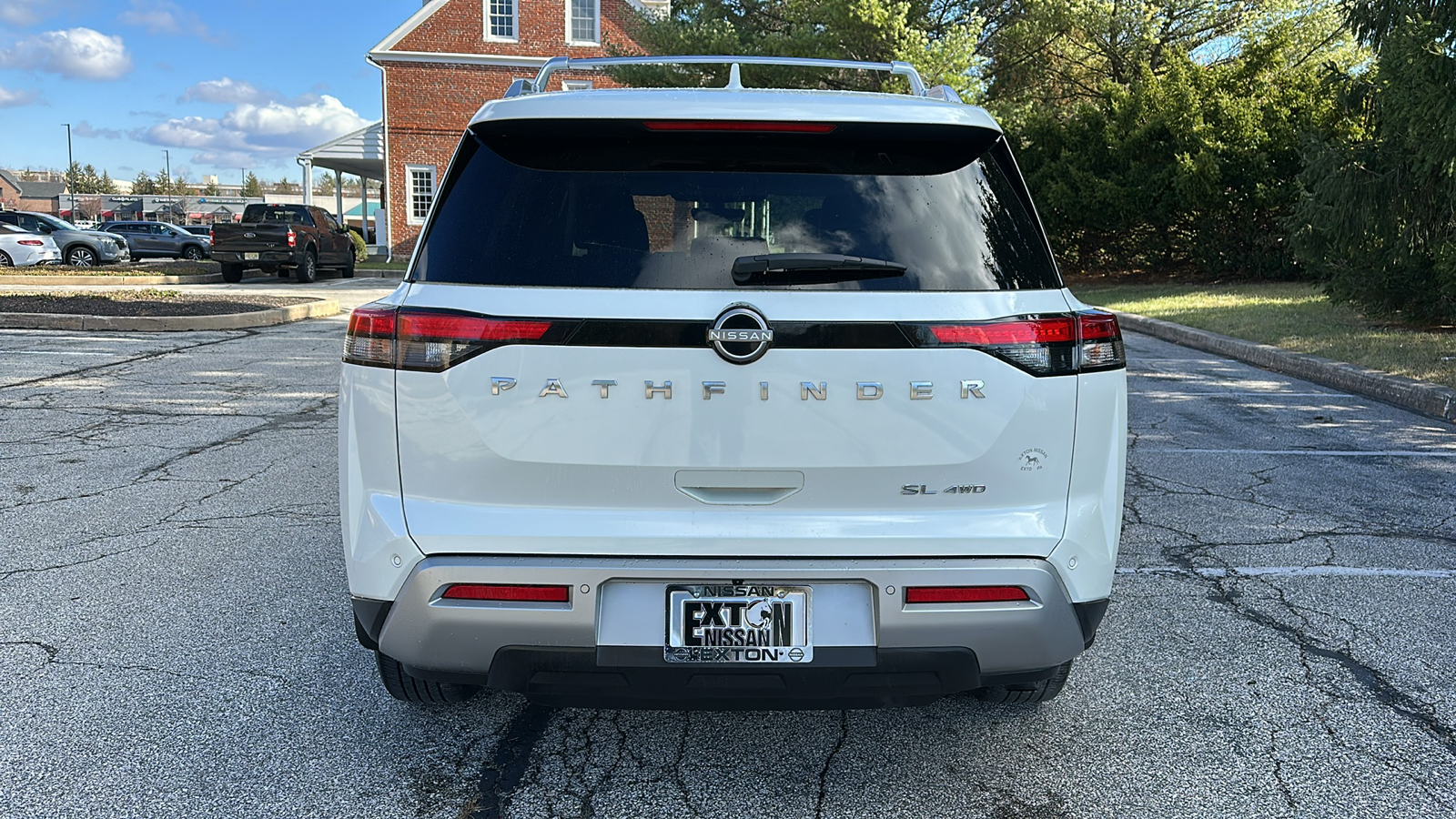 2023 Nissan Pathfinder SL 5