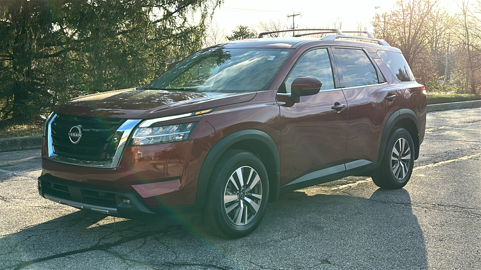 2023 Nissan Pathfinder SL 2