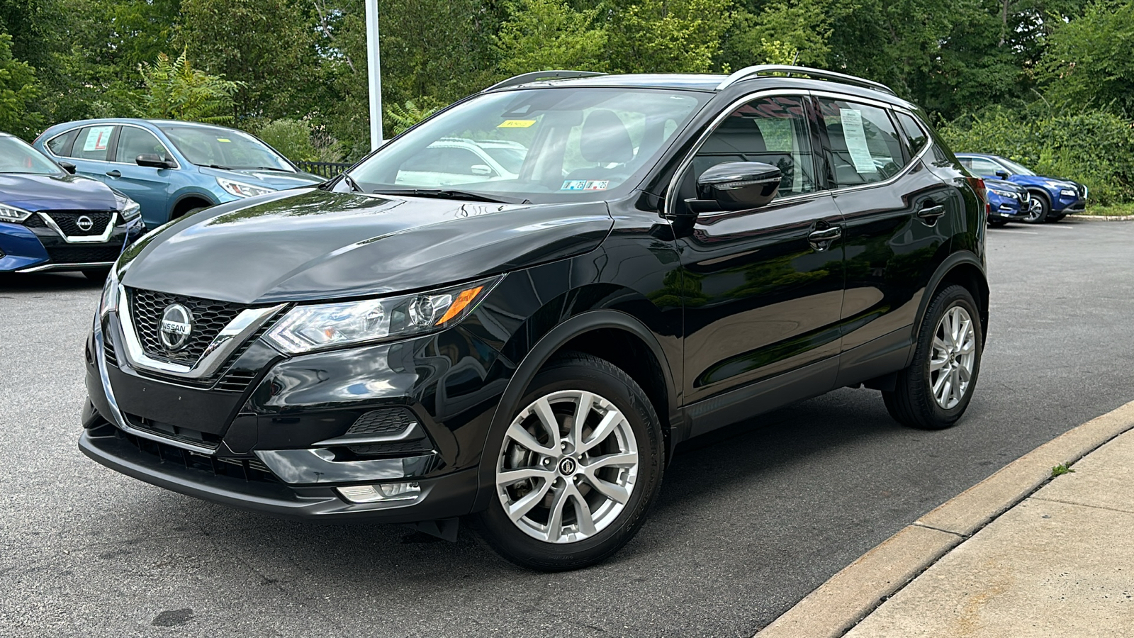 2021 Nissan Rogue Sport SV 1