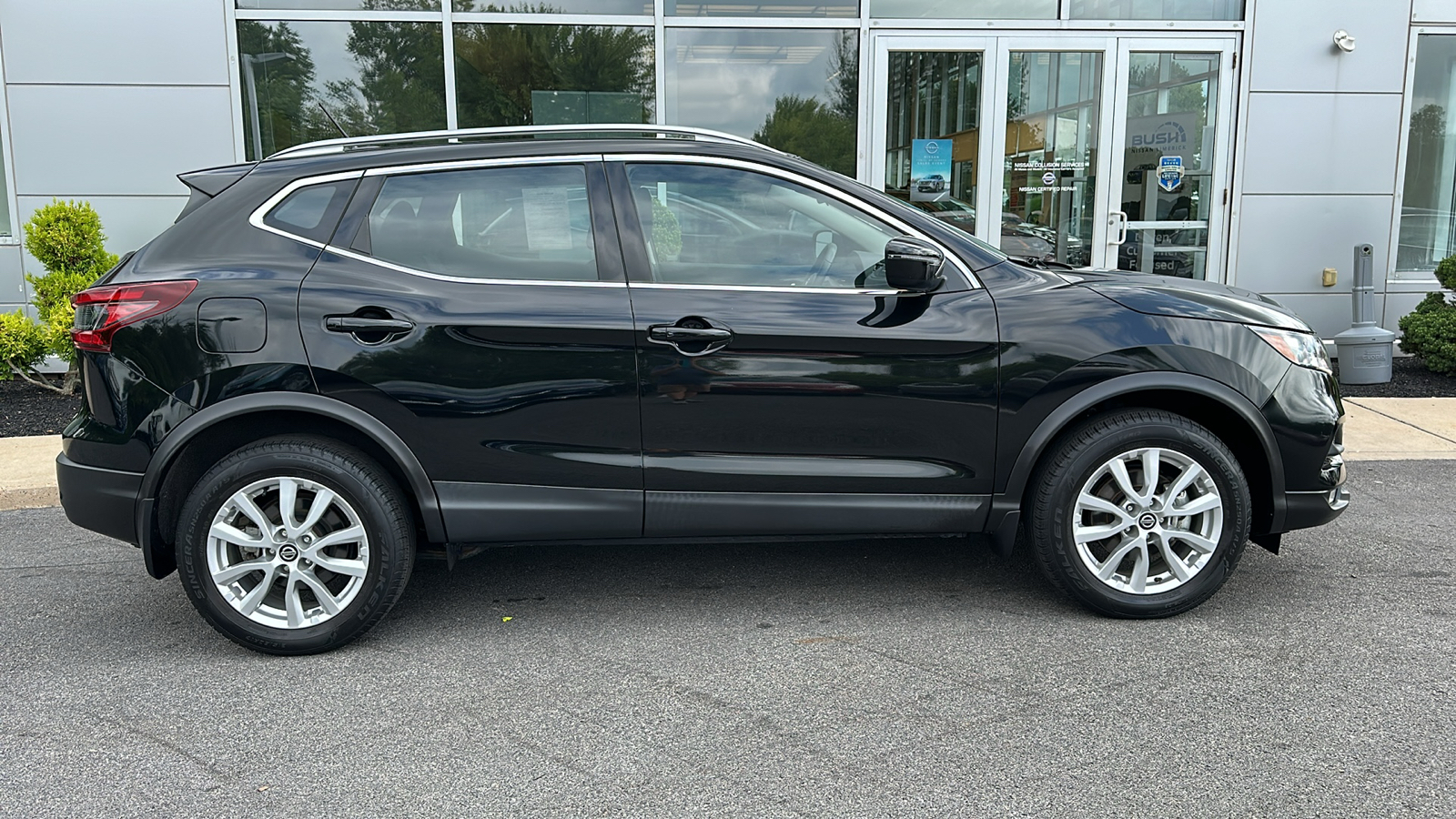 2021 Nissan Rogue Sport SV 28