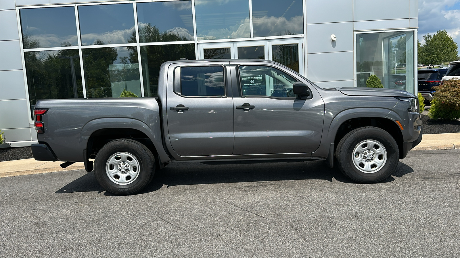 2023 Nissan Frontier S 26