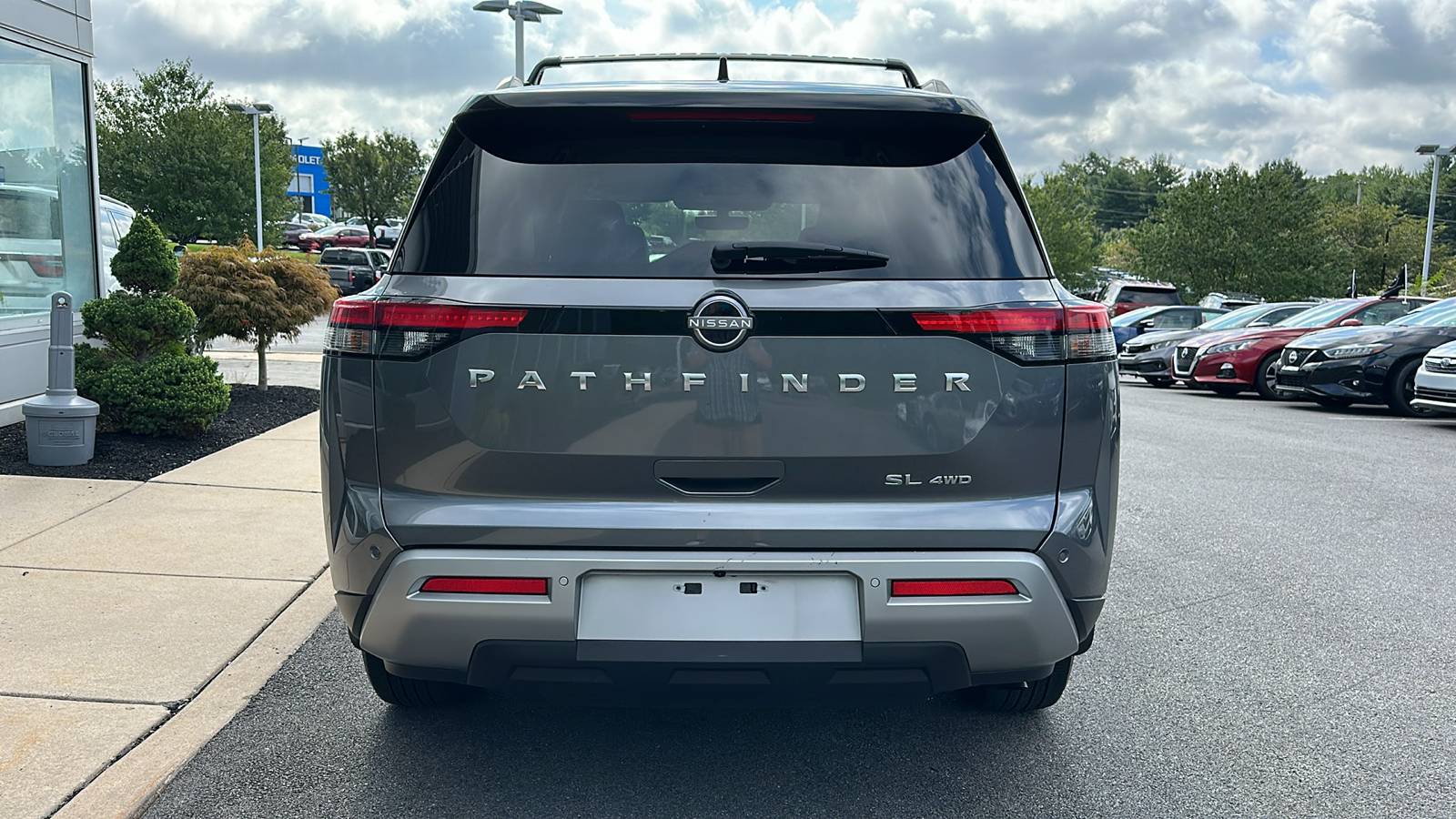 2023 Nissan Pathfinder SL 5