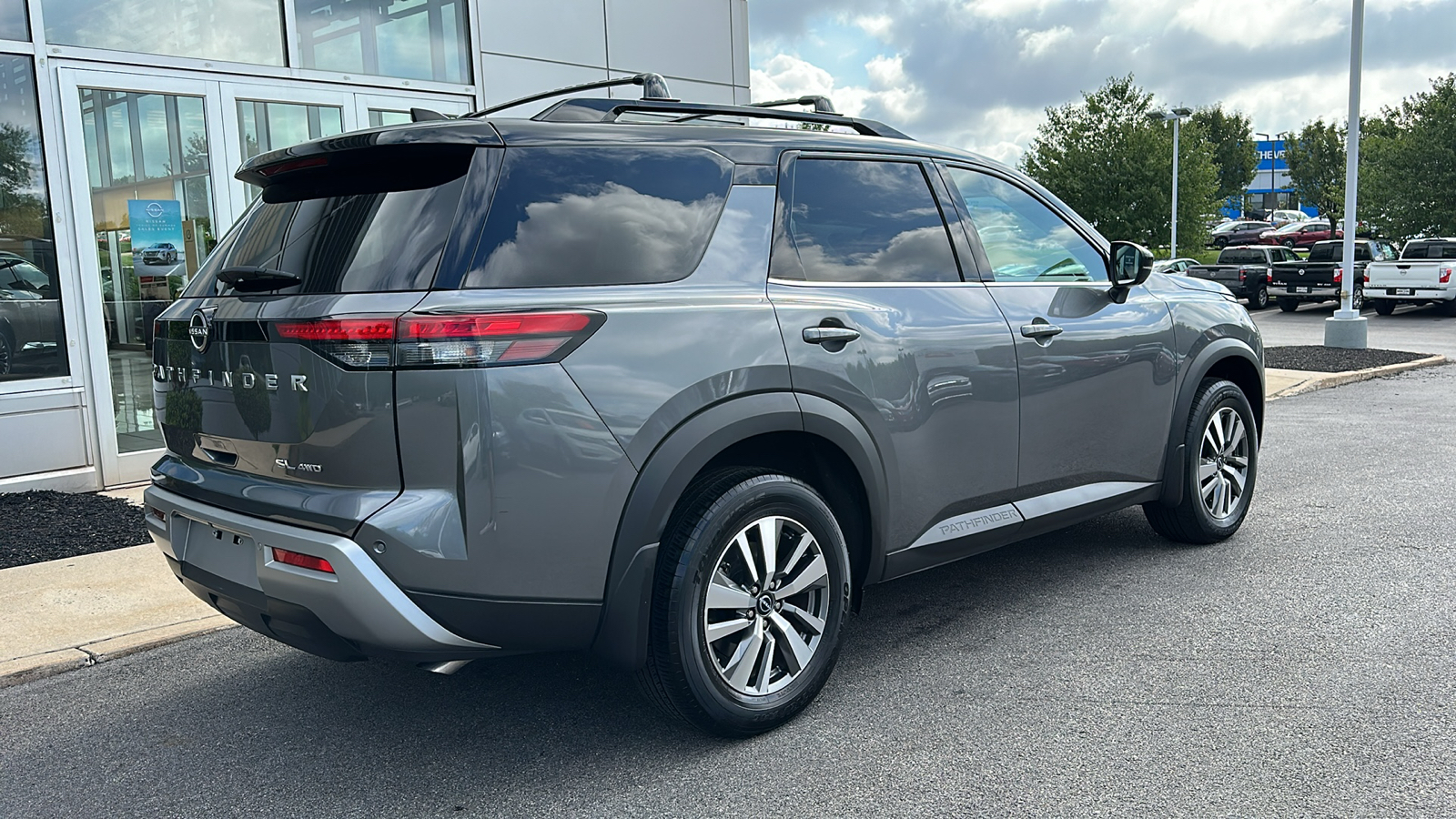 2023 Nissan Pathfinder SL 7