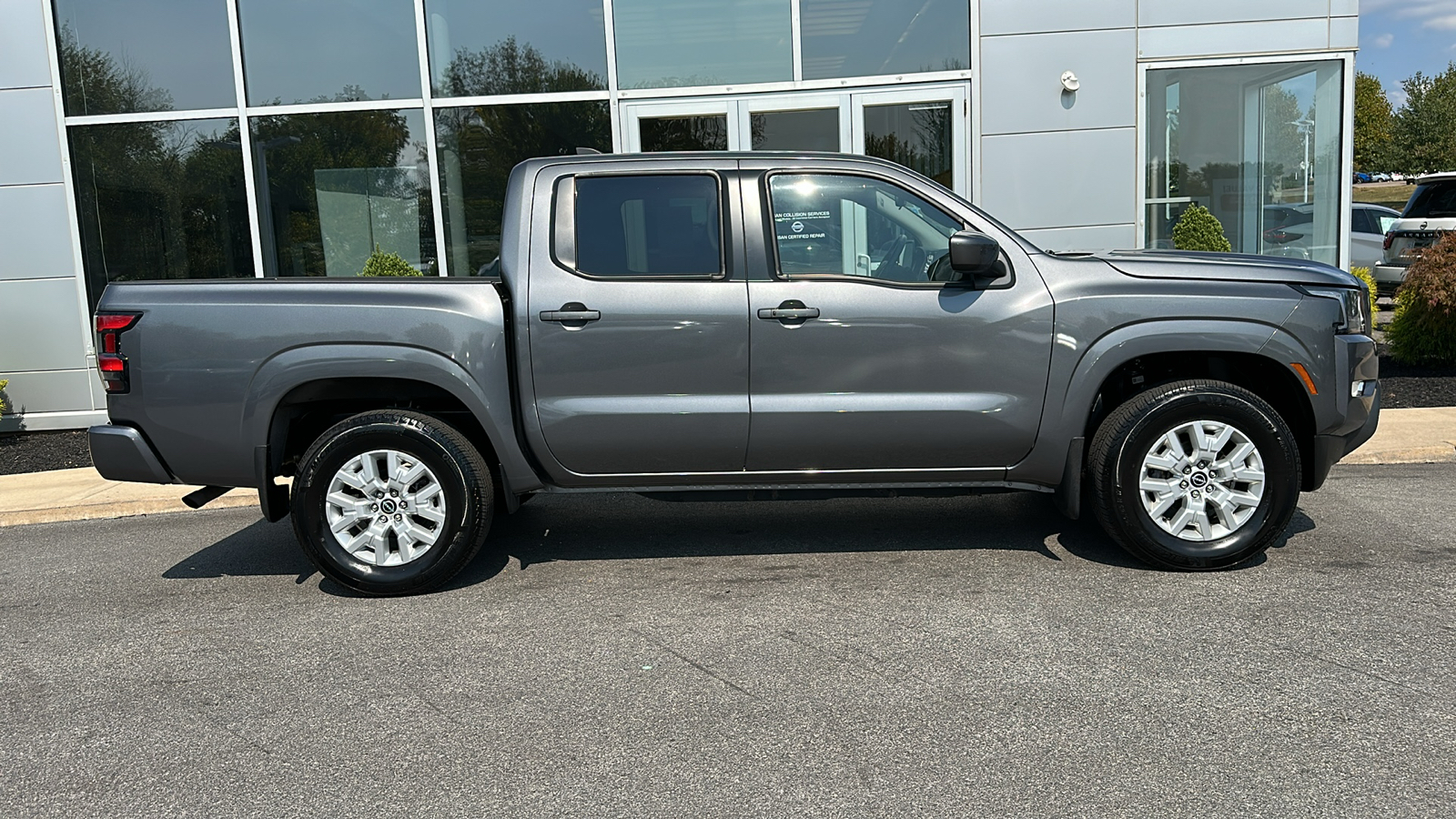 2022 Nissan Frontier SV 28