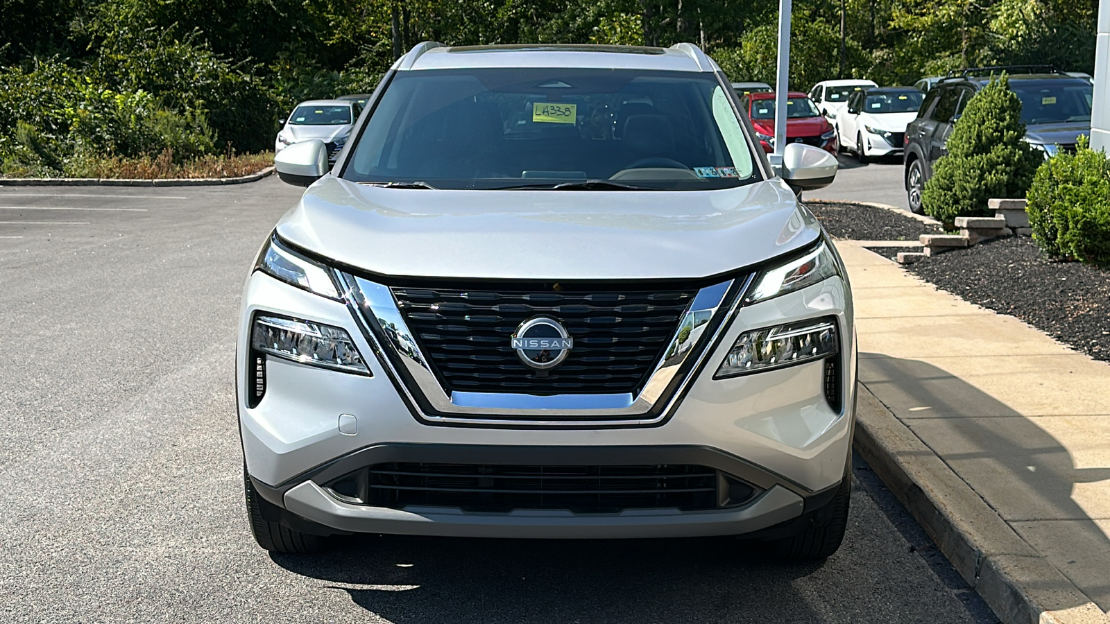 2023 Nissan Rogue SV 3