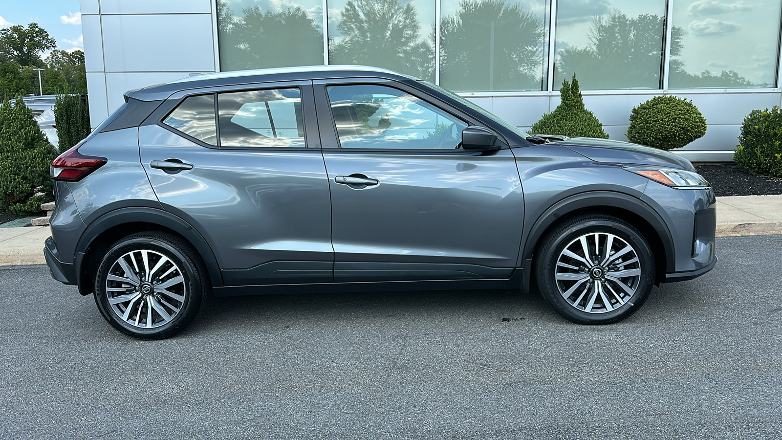 2021 Nissan Kicks SV 26