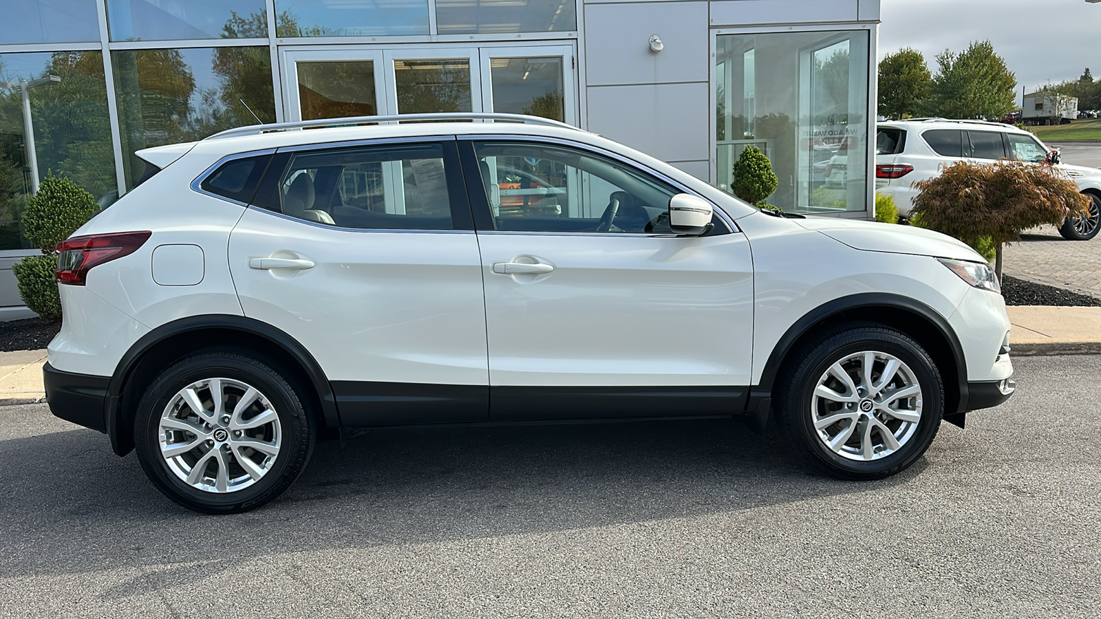 2021 Nissan Rogue Sport SV 28