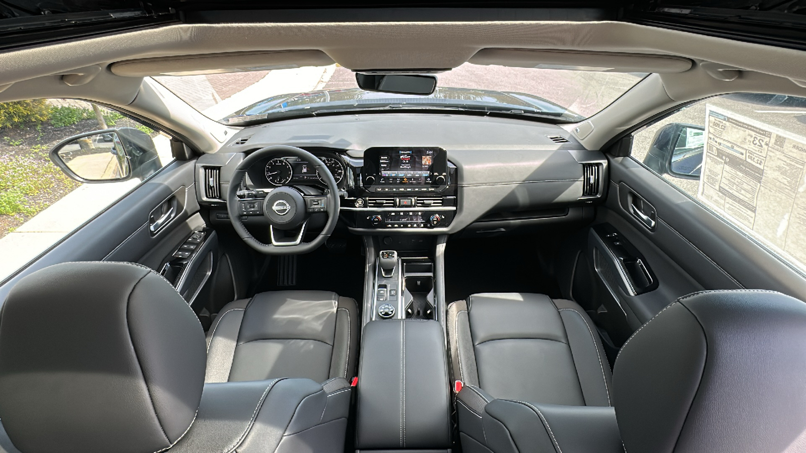 2024 Nissan Pathfinder SL 12