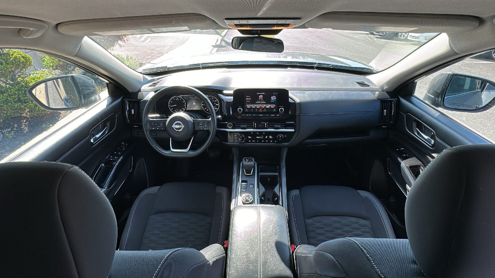 2022 Nissan Pathfinder SV 26