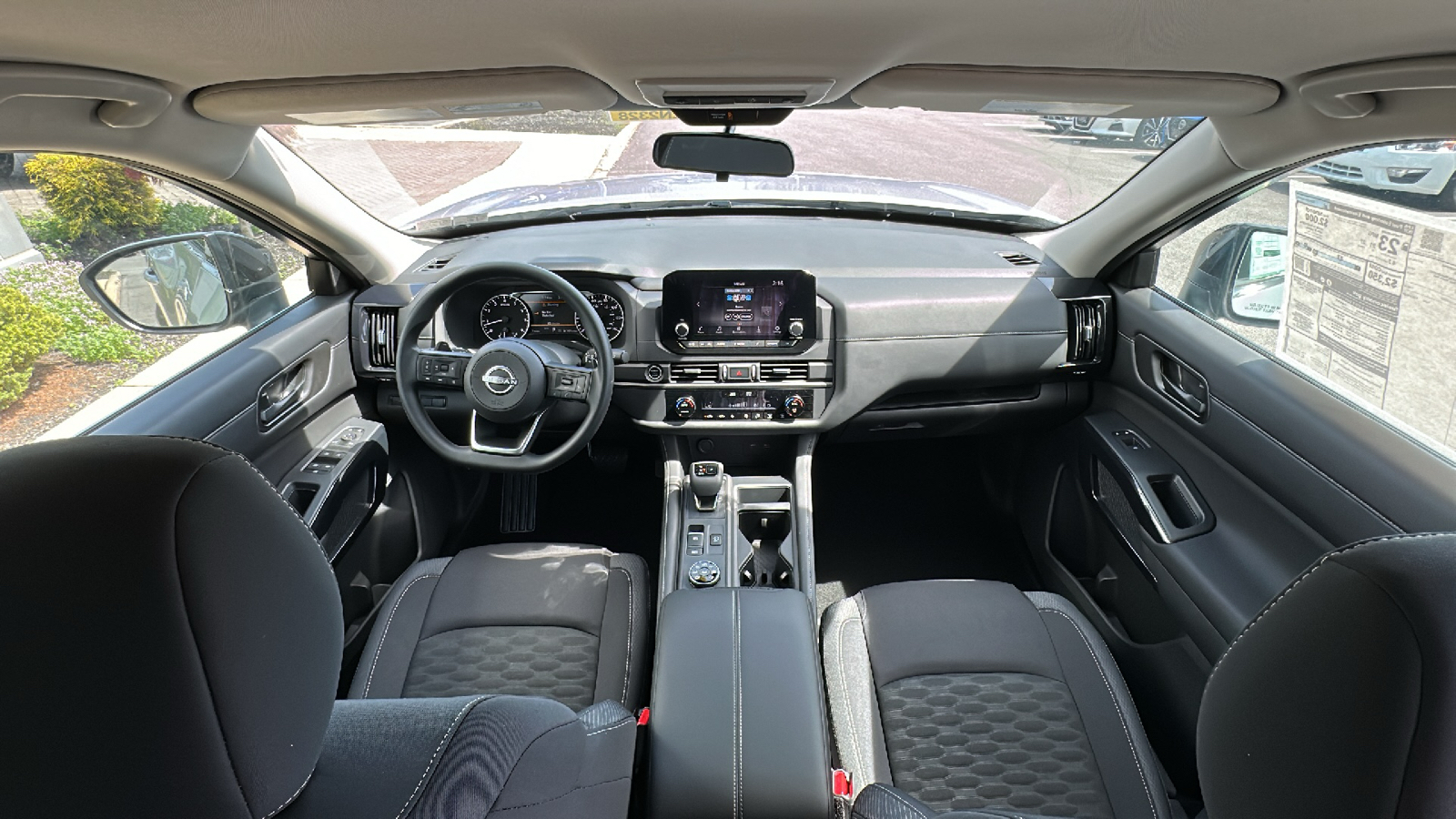 2024 Nissan Pathfinder S 11
