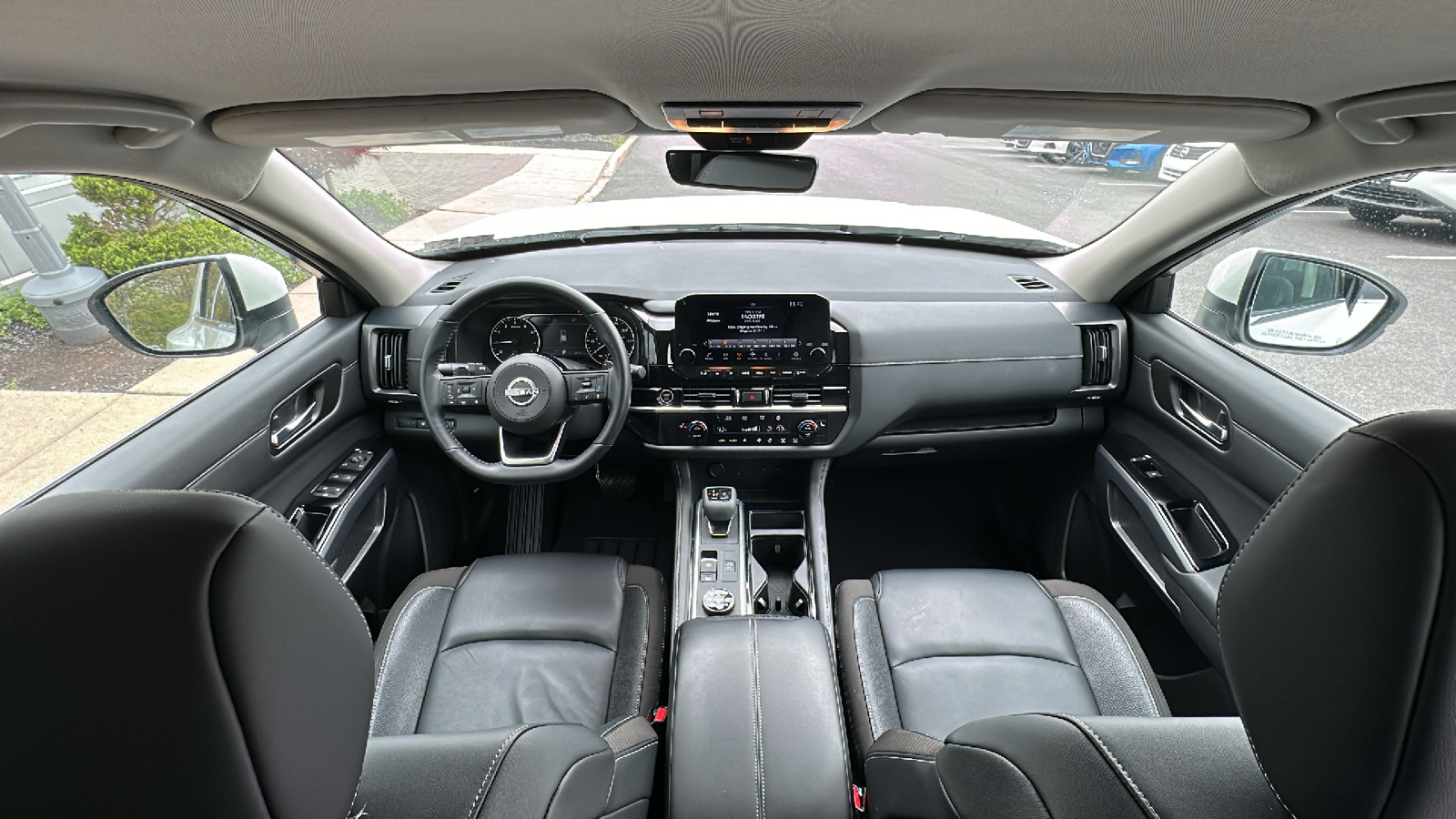 2023 Nissan Pathfinder SL 26