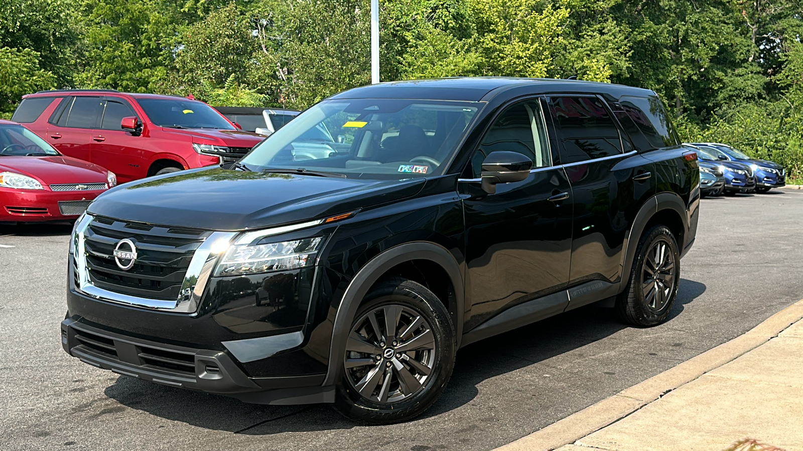 2022 Nissan Pathfinder S 1