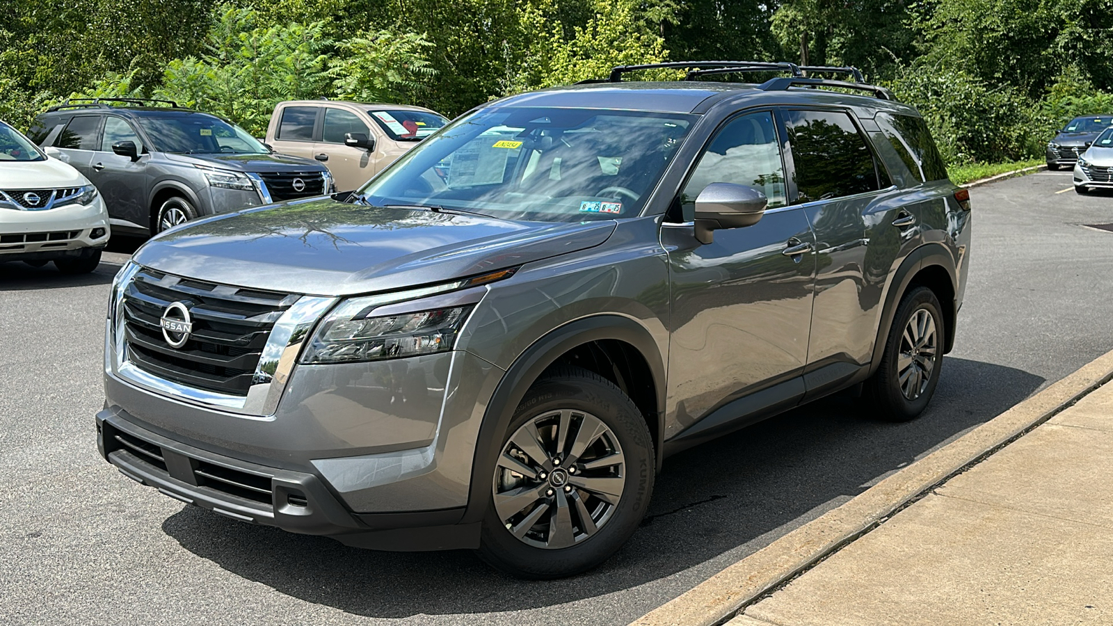 2024 Nissan Pathfinder SV 1