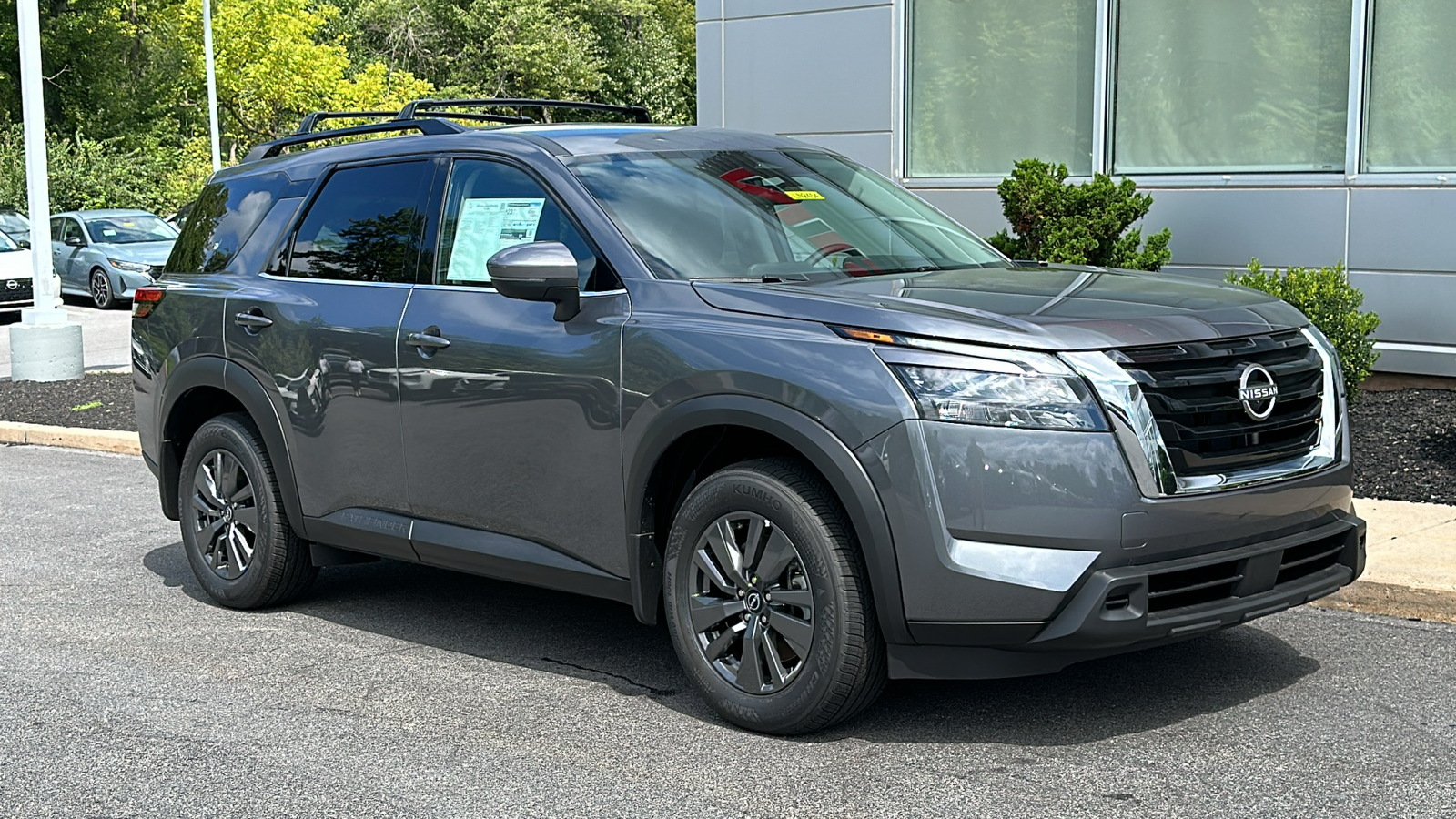 2024 Nissan Pathfinder SV 2