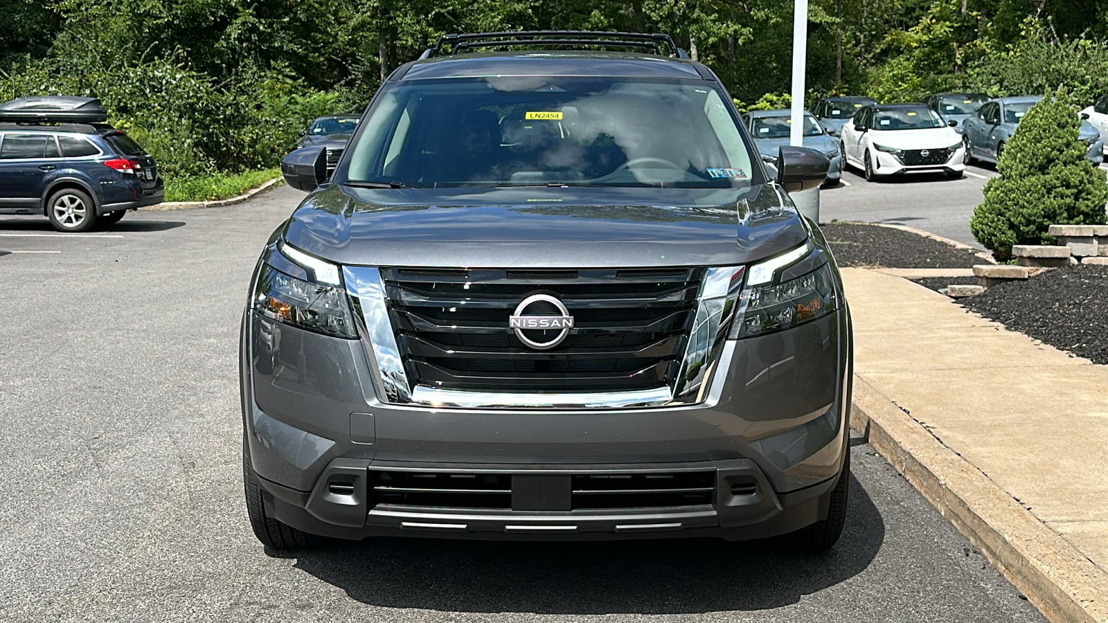 2024 Nissan Pathfinder SV 3