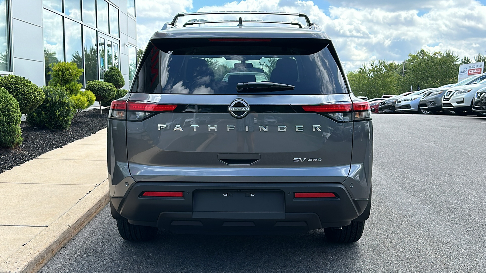 2024 Nissan Pathfinder SV 4