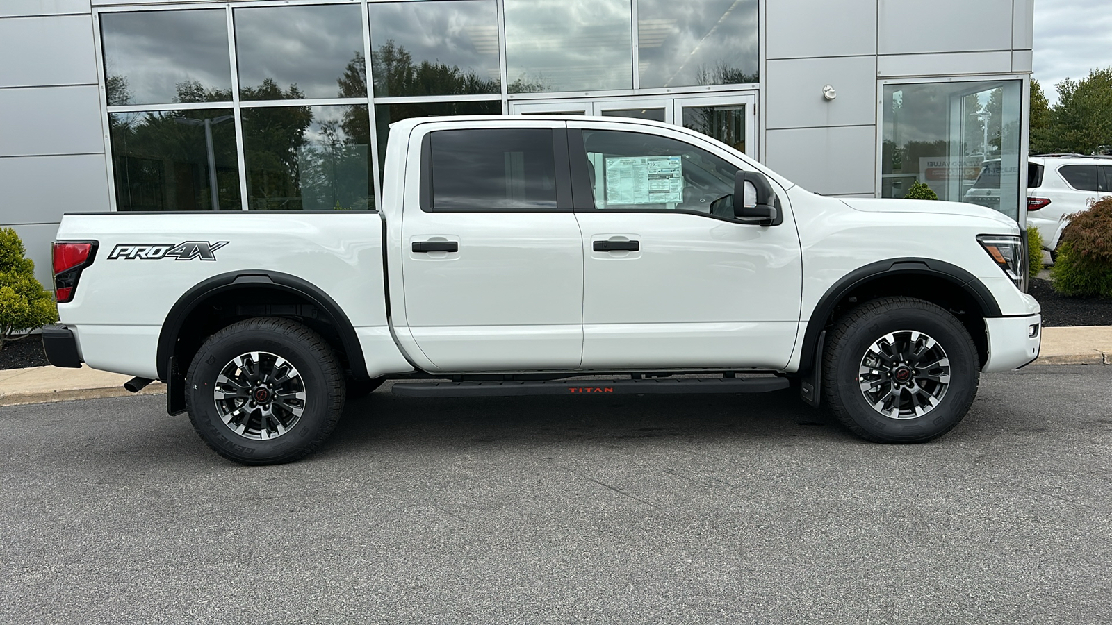 2024 Nissan Titan PRO-4X 13