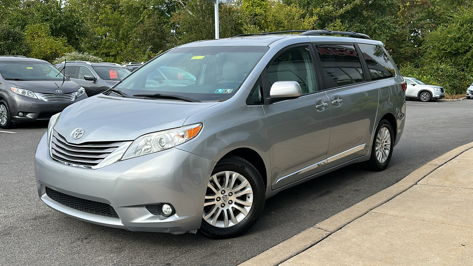 2016 Toyota Sienna L 1