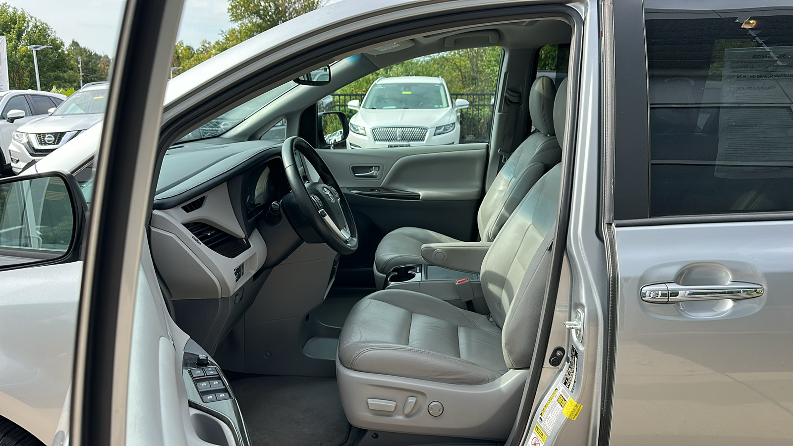 2016 Toyota Sienna L 12