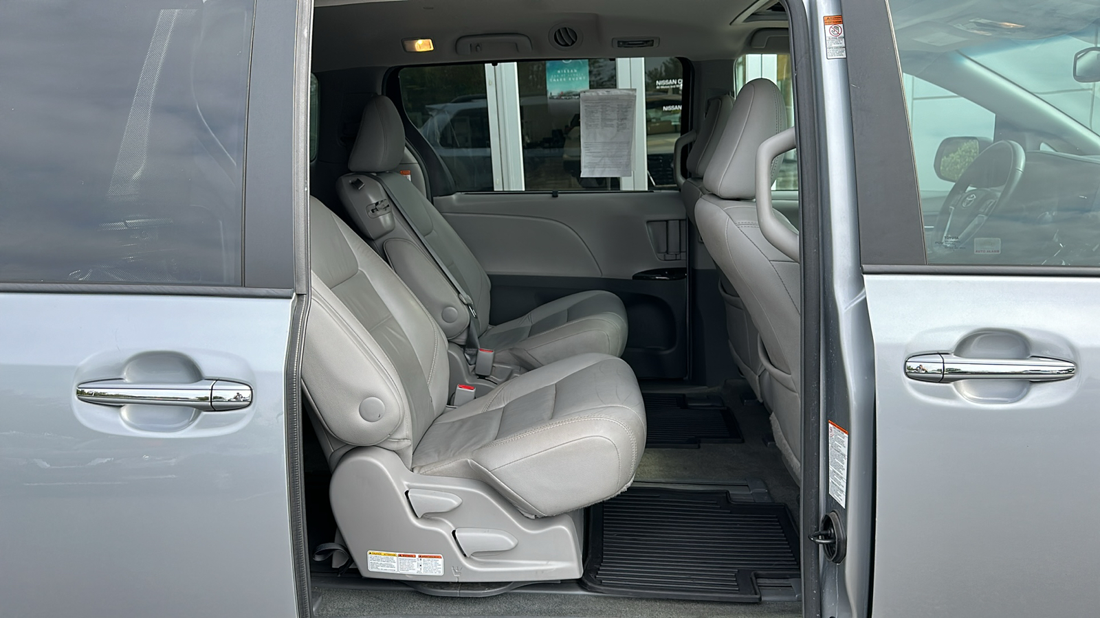 2016 Toyota Sienna L 25