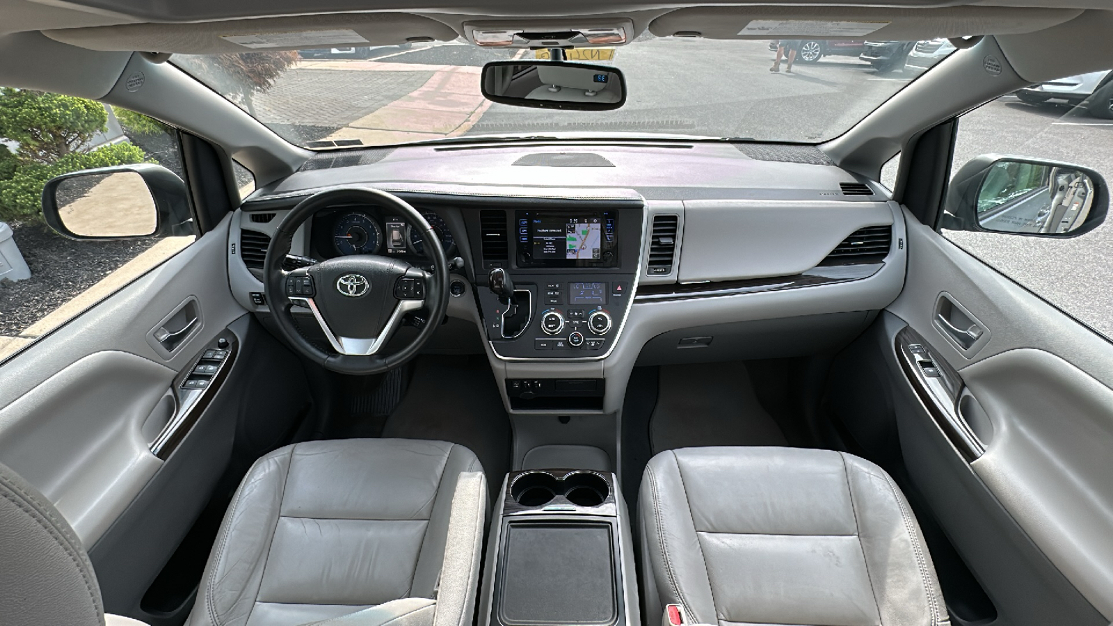 2016 Toyota Sienna L 27