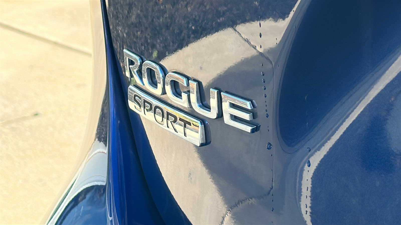 2021 Nissan Rogue Sport SL 11