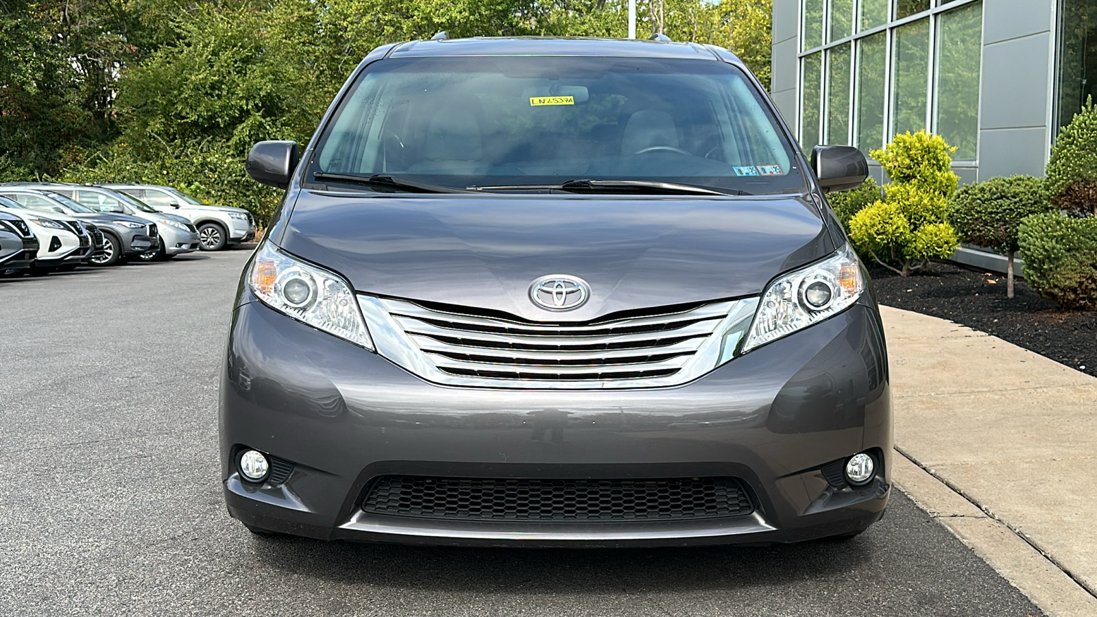 2017 Toyota Sienna XLE 3