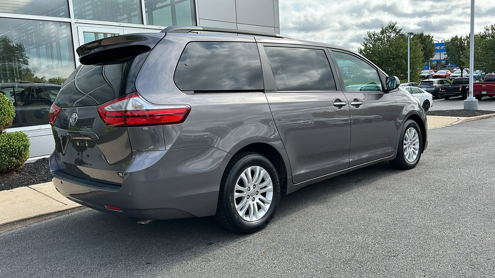 2017 Toyota Sienna XLE 8