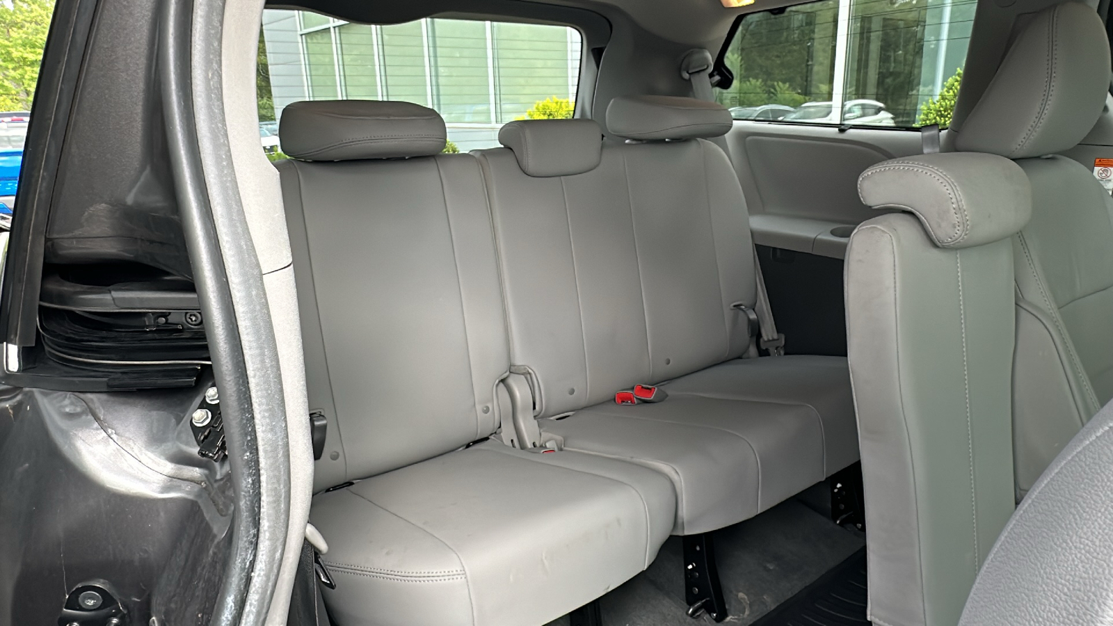 2017 Toyota Sienna XLE 27