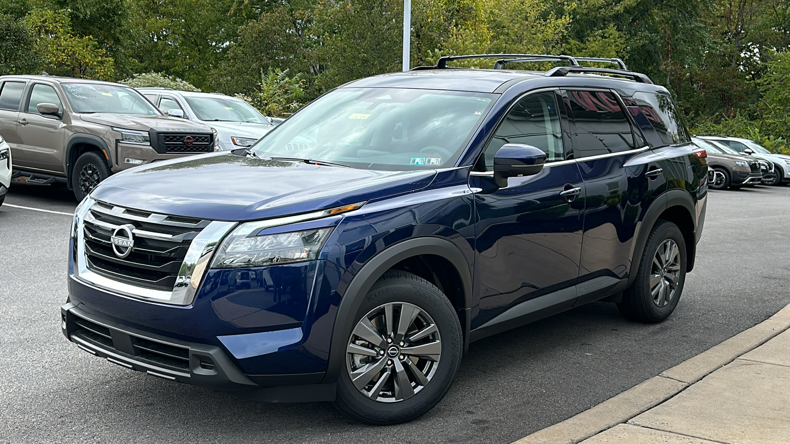 2024 Nissan Pathfinder SV 1