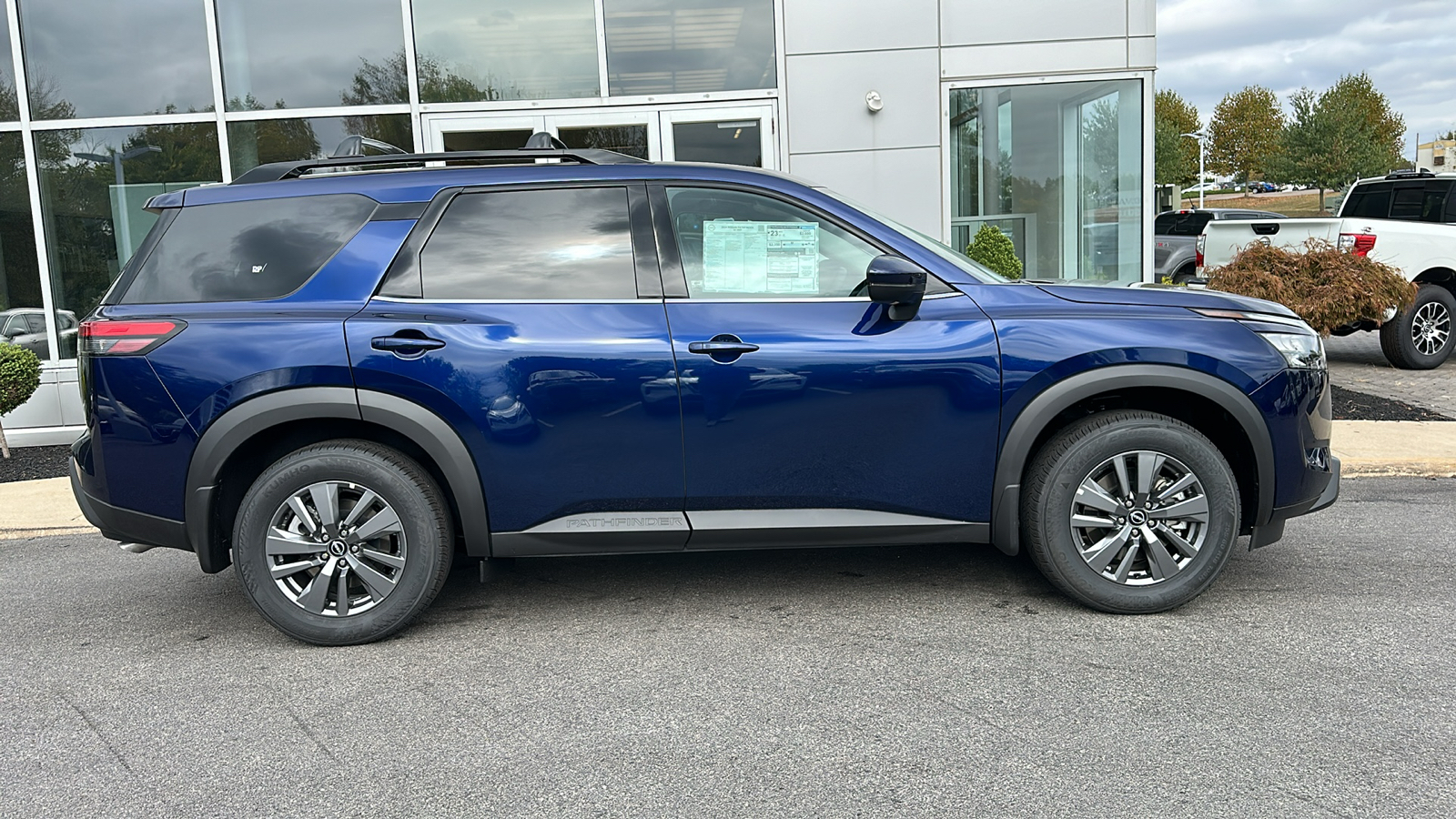 2024 Nissan Pathfinder SV 14