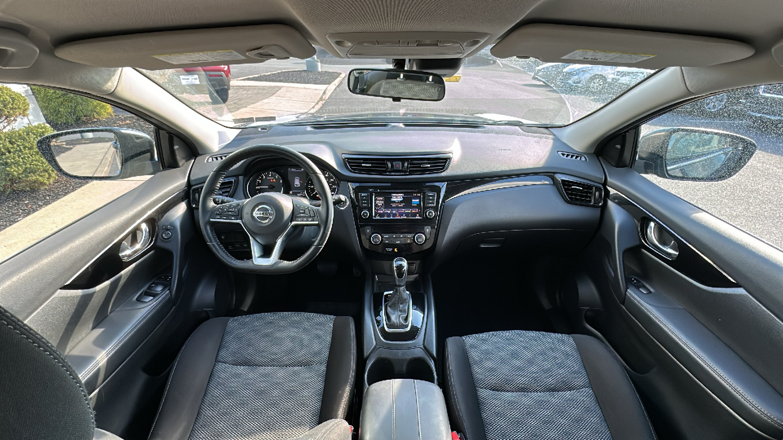 2021 Nissan Rogue Sport SV 27