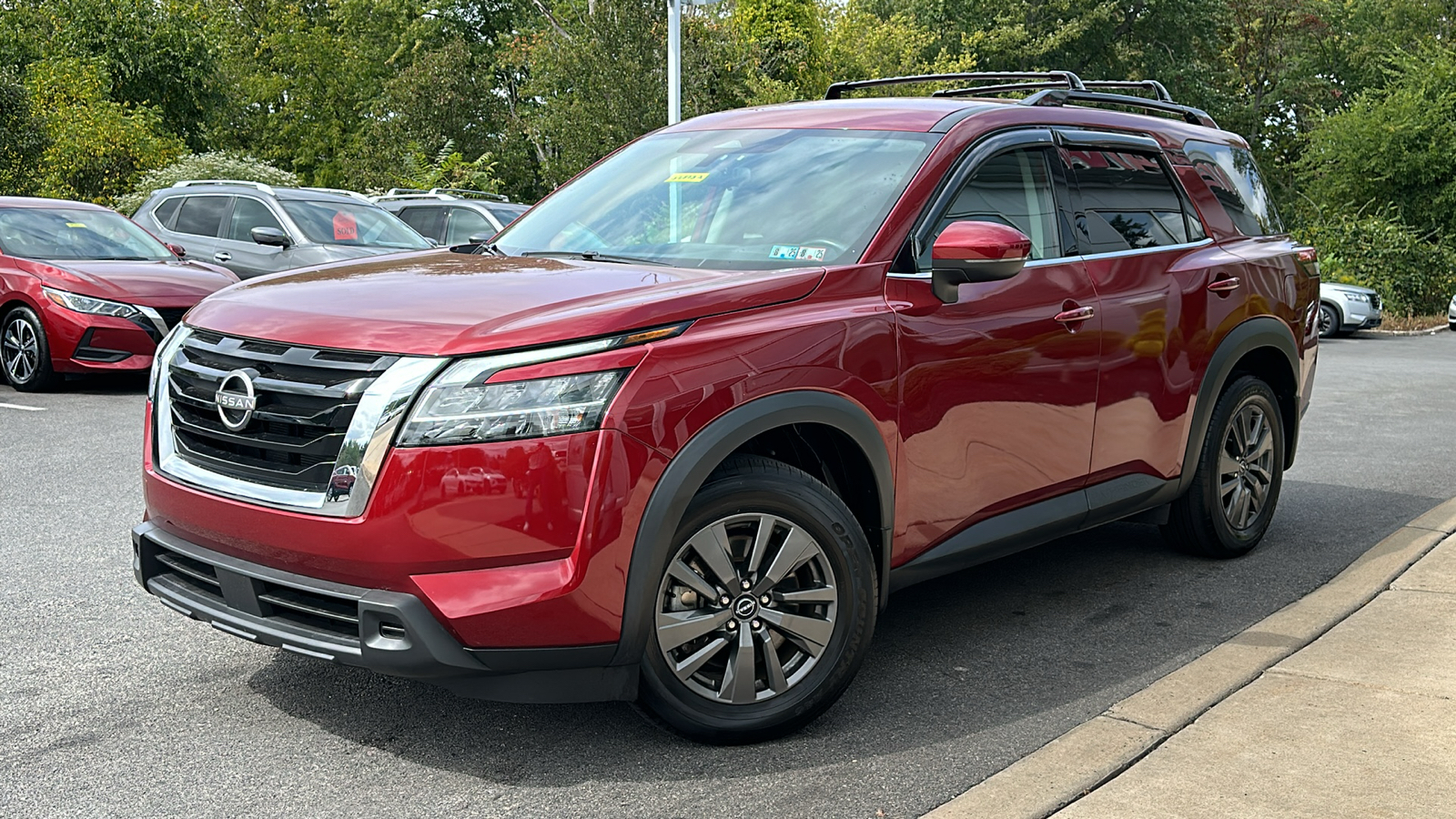 2022 Nissan Pathfinder SV 1