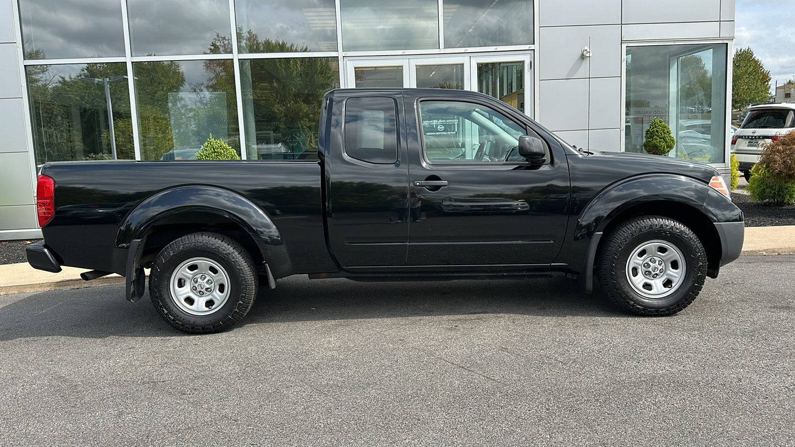 2017 Nissan Frontier S 26