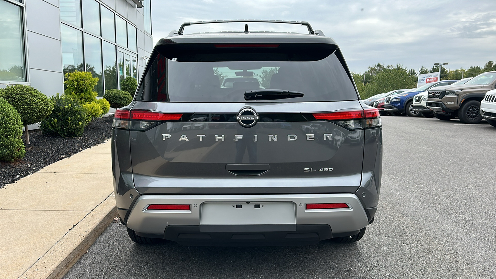 2024 Nissan Pathfinder SL 4