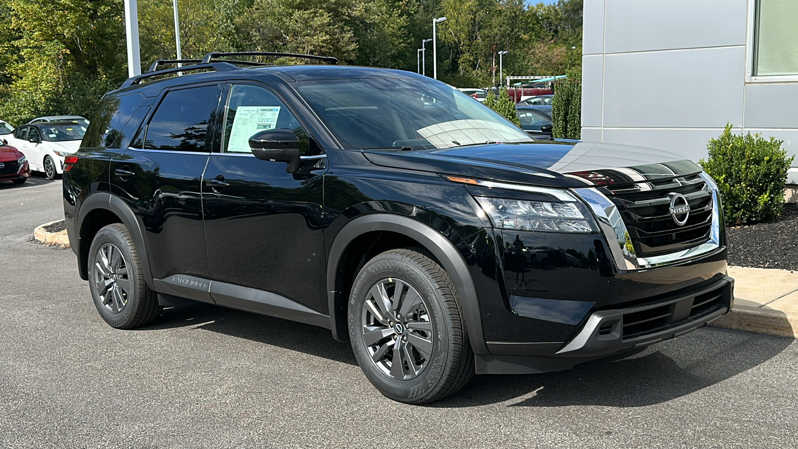 2024 Nissan Pathfinder SV 2