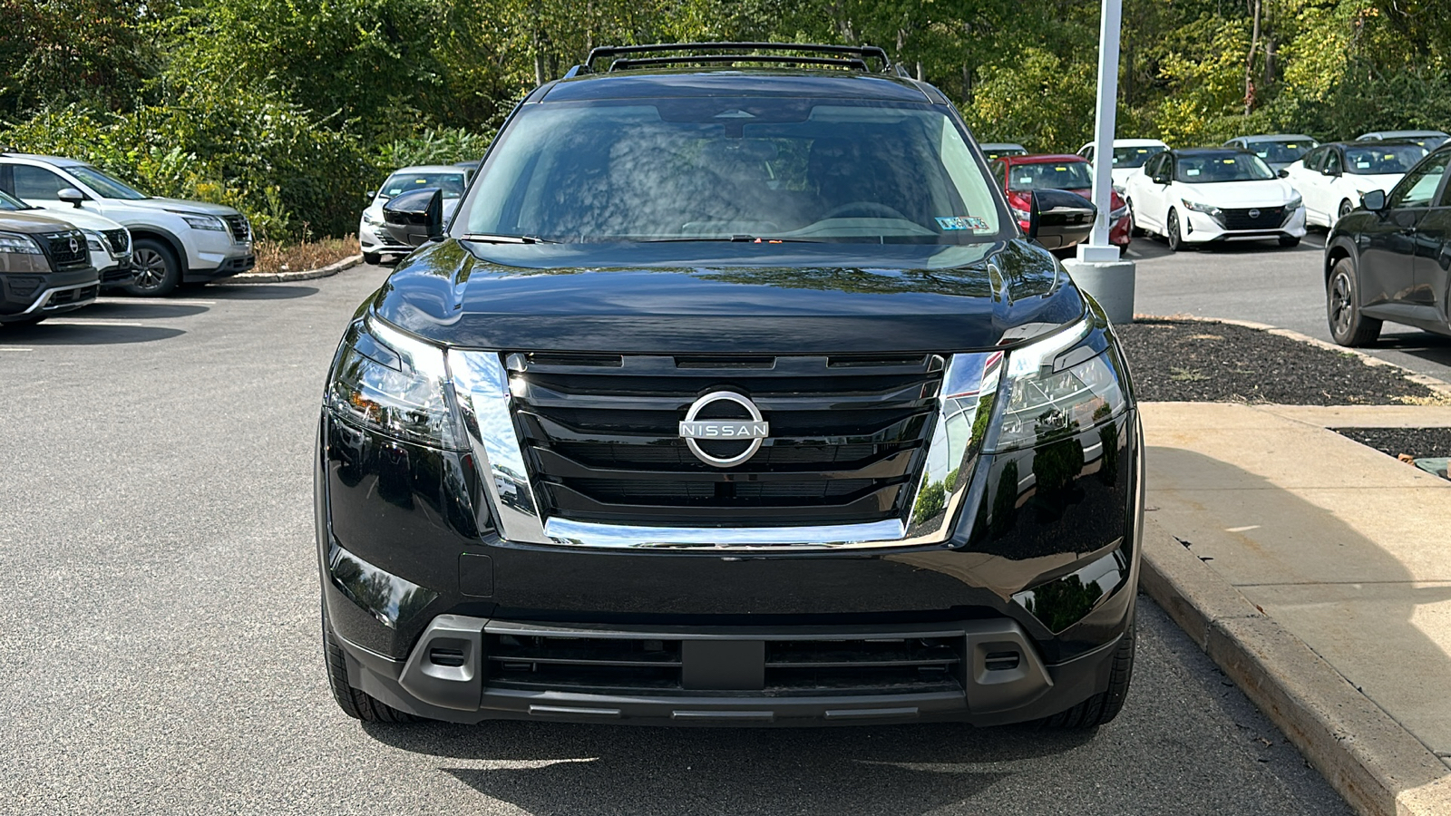 2024 Nissan Pathfinder SV 3