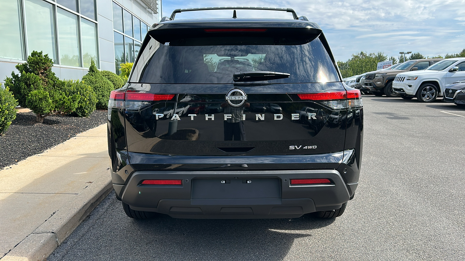 2024 Nissan Pathfinder SV 4