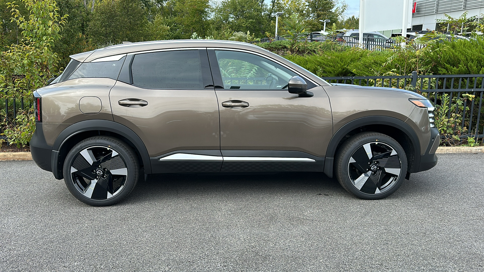 2025 Nissan Kicks SR 13