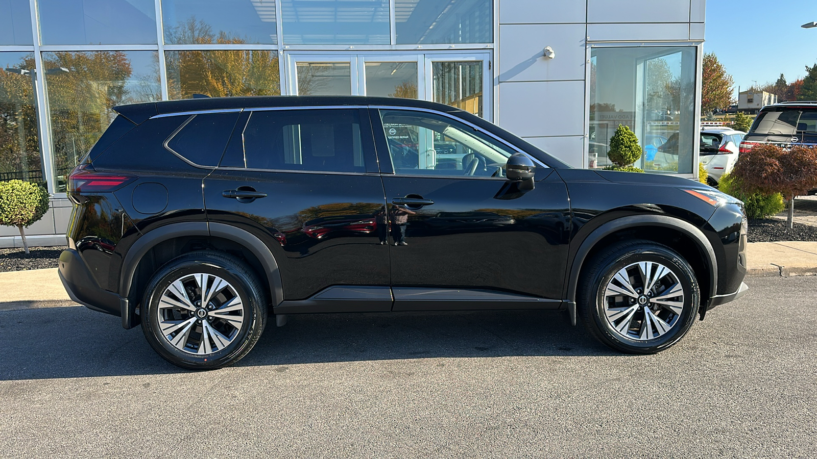 2021 Nissan Rogue SV 24