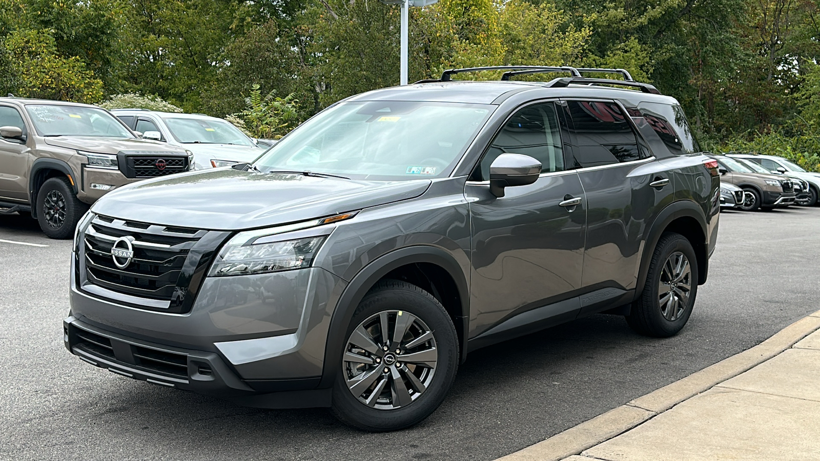 2024 Nissan Pathfinder SV 1