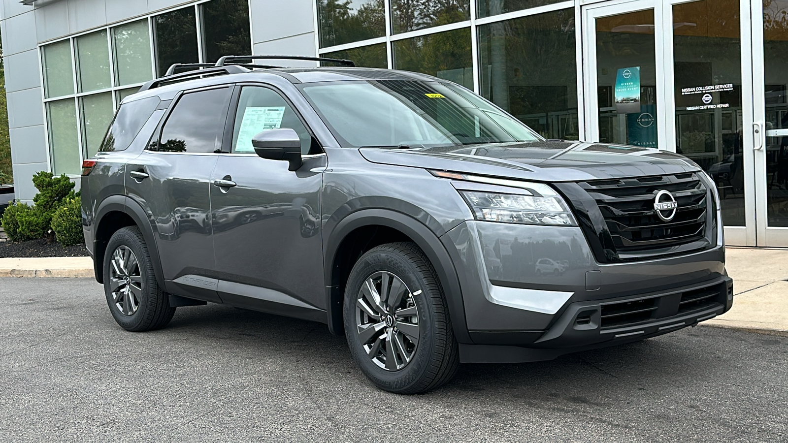 2024 Nissan Pathfinder SV 2