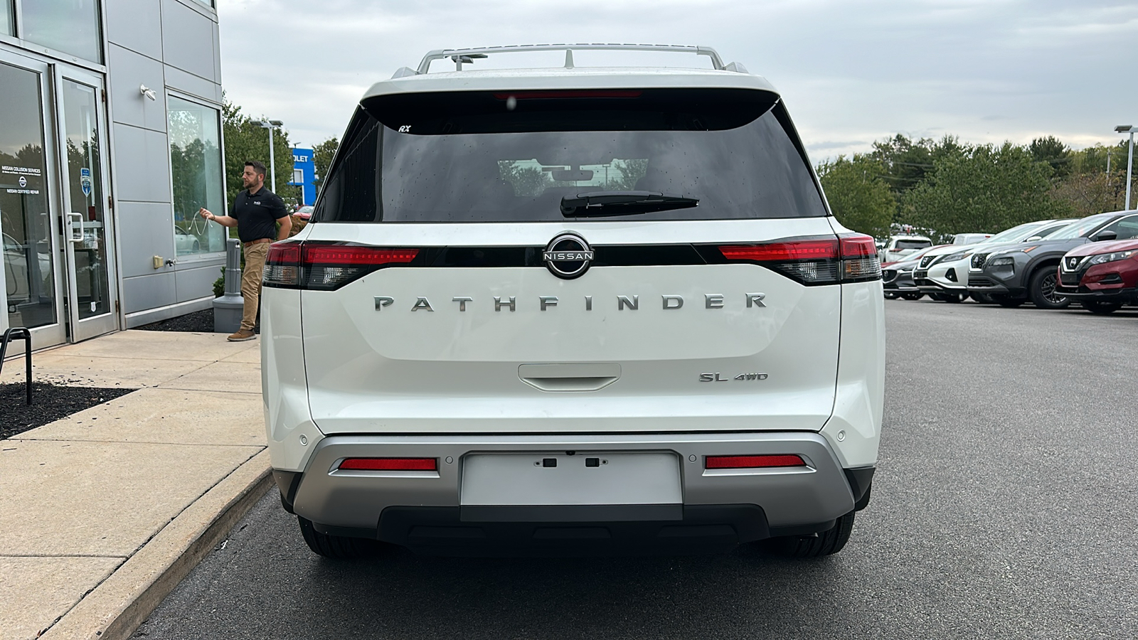 2024 Nissan Pathfinder SL 4