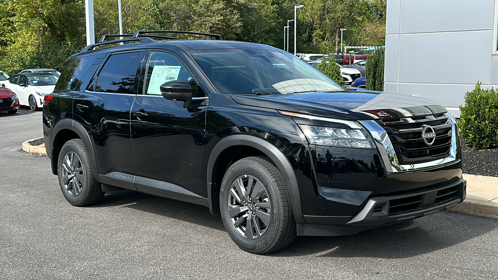 2024 Nissan Pathfinder SV 2