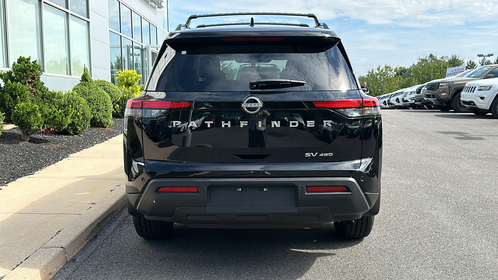 2024 Nissan Pathfinder SV 4