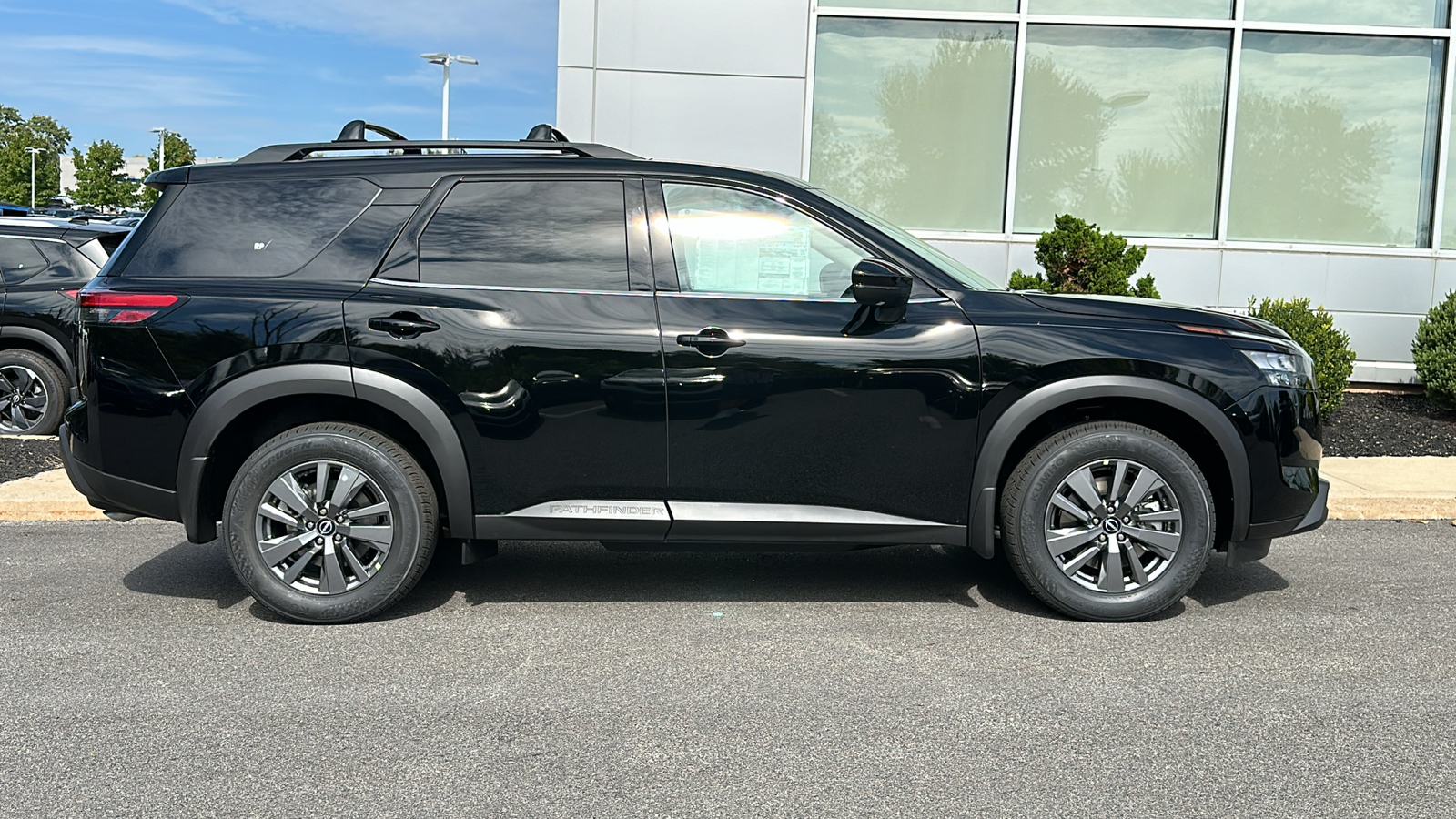 2024 Nissan Pathfinder SV 12