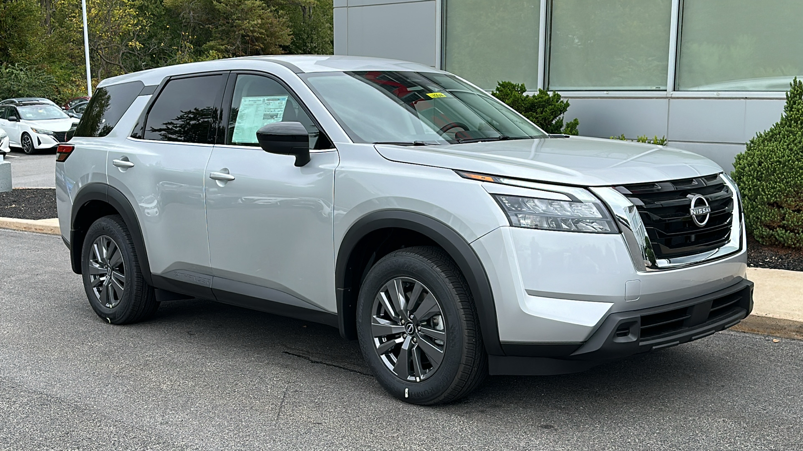 2024 Nissan Pathfinder S 2