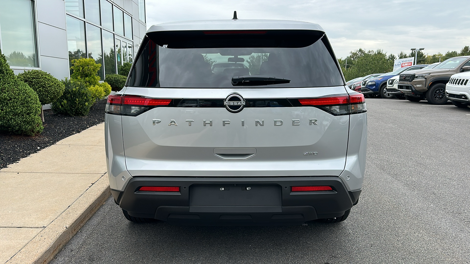 2024 Nissan Pathfinder S 4