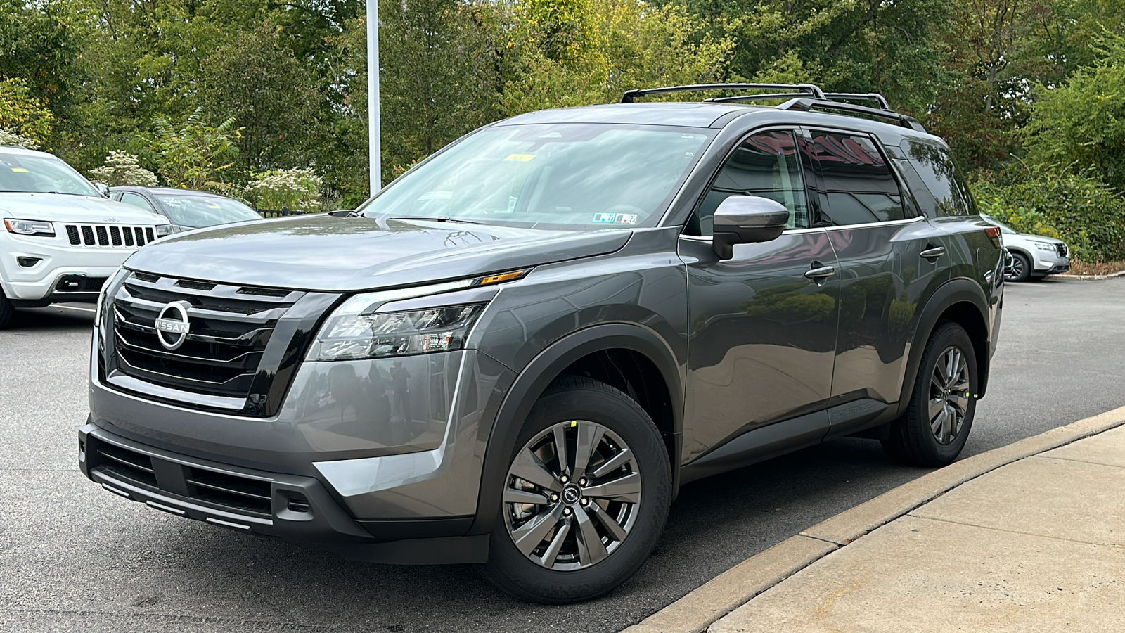 2024 Nissan Pathfinder SV 1