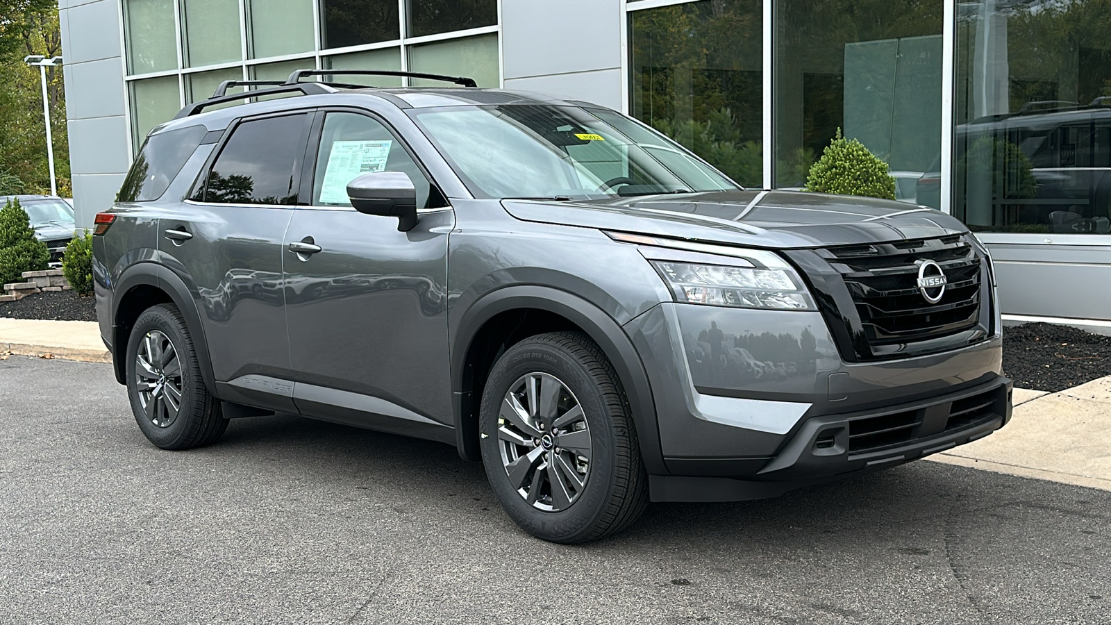 2024 Nissan Pathfinder SV 2